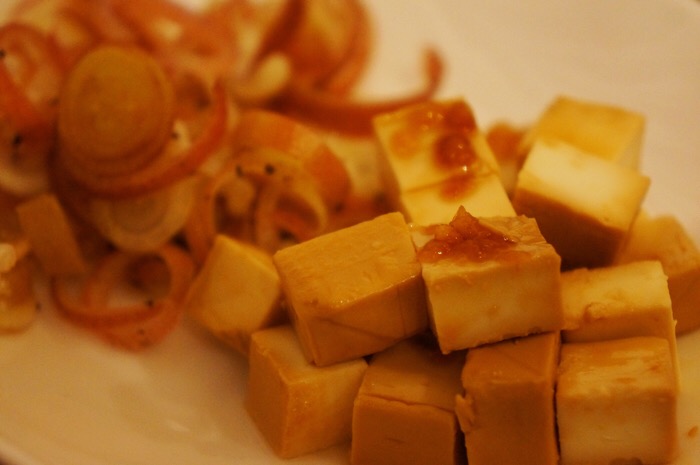 5分で作れる最高のおつまみ！ クリームチーズのにんにく醤油漬け