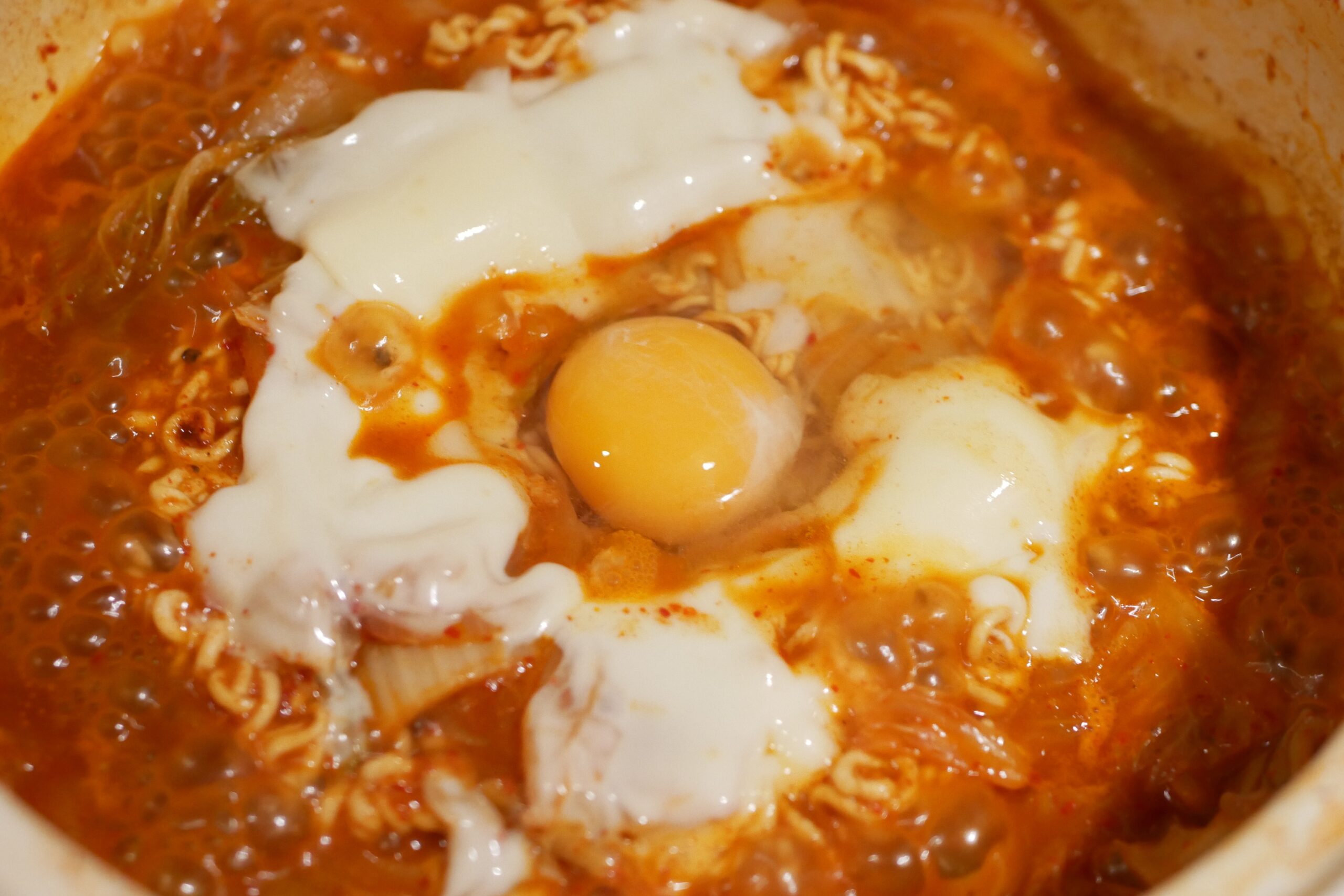 寒い夜にはおうちでプデチゲ！〆はとろけるチーズで別腹必至