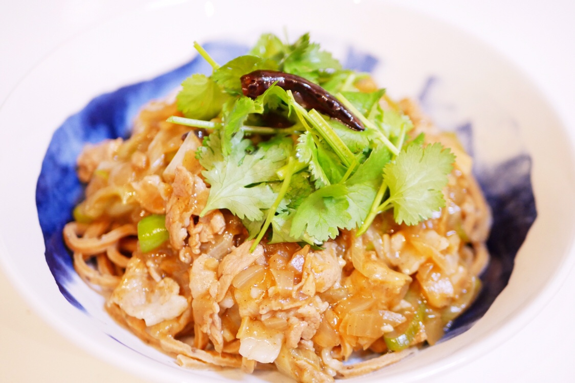 スパイス香る！ BASE PASTAを使ったとろみ魯肉パスタ